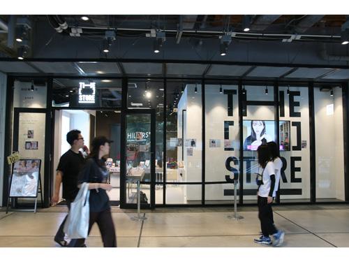 宮下パーク内の「THE[]STORE」